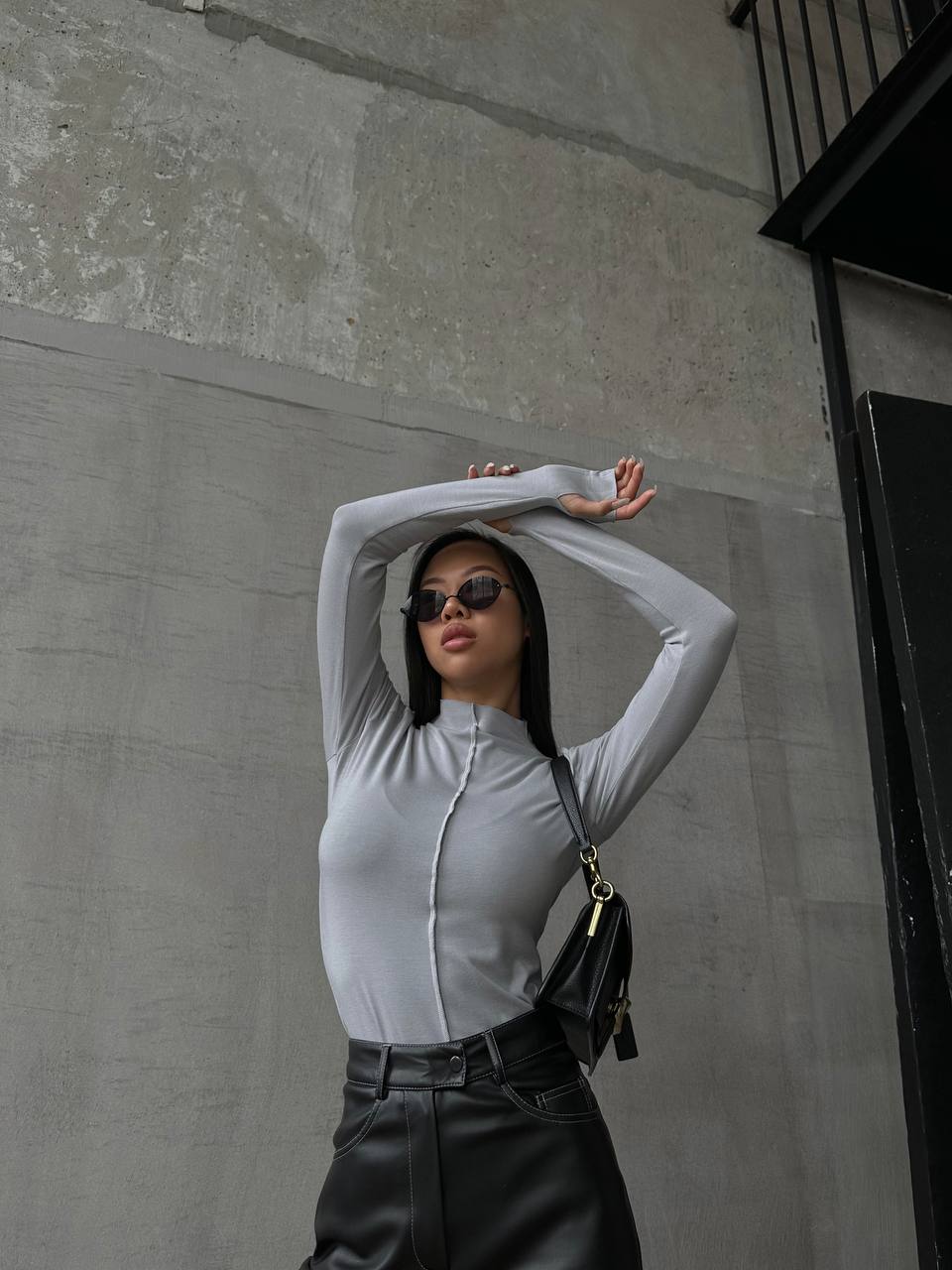 Картинка Лонгслів світло-сірий